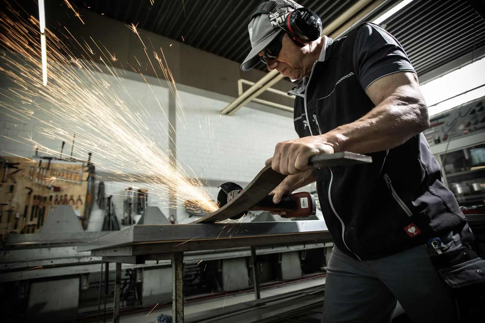 Spenglermeister beim Flexen